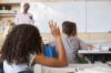 Kuidas kaitsta õpilase selga skolioosi eest: parimad harjutused