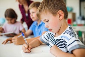 Kuidas lapsel halba käekirja parandada: näpunäited vanematele