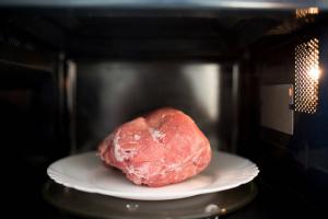 Miks ei saa liha mikrolaineahjus sulatada