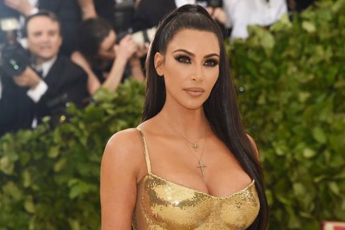 Kim Kardashian jagatud sünni üksikasjade 4 last