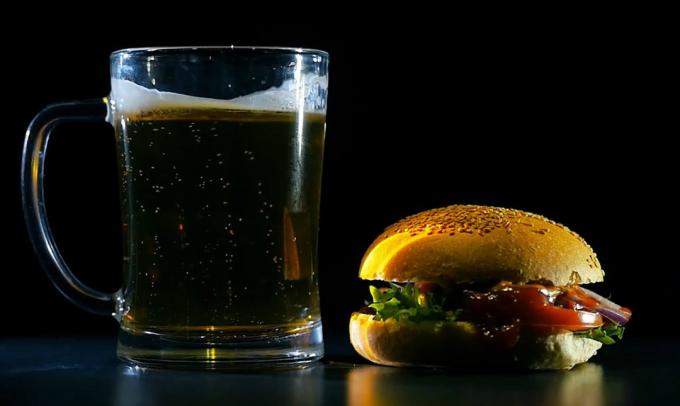 Hamburger ja õlu - Burger ja õlu