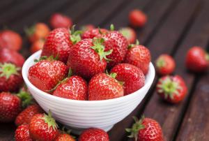 Maasikad raseduse ajal, kui palju süüa, et vältida ohtu