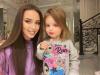 Modell Anastasia Kostenko šokeeris võrku, moodustades oma 2-aastase tütre