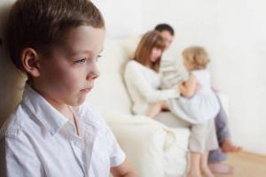 10 tagajärjed seksuaalse kuritarvitamise Lapsepõlves kogetud